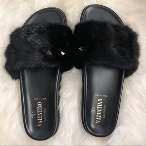 🖤SOLD🖤Valentino Garavani fur sandals 36.5